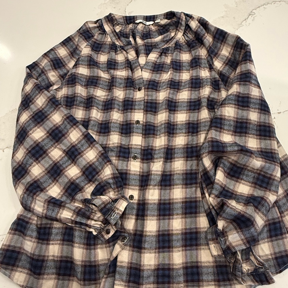 Uniqlo women’s plaid soft flannel gathered button up - soft feel